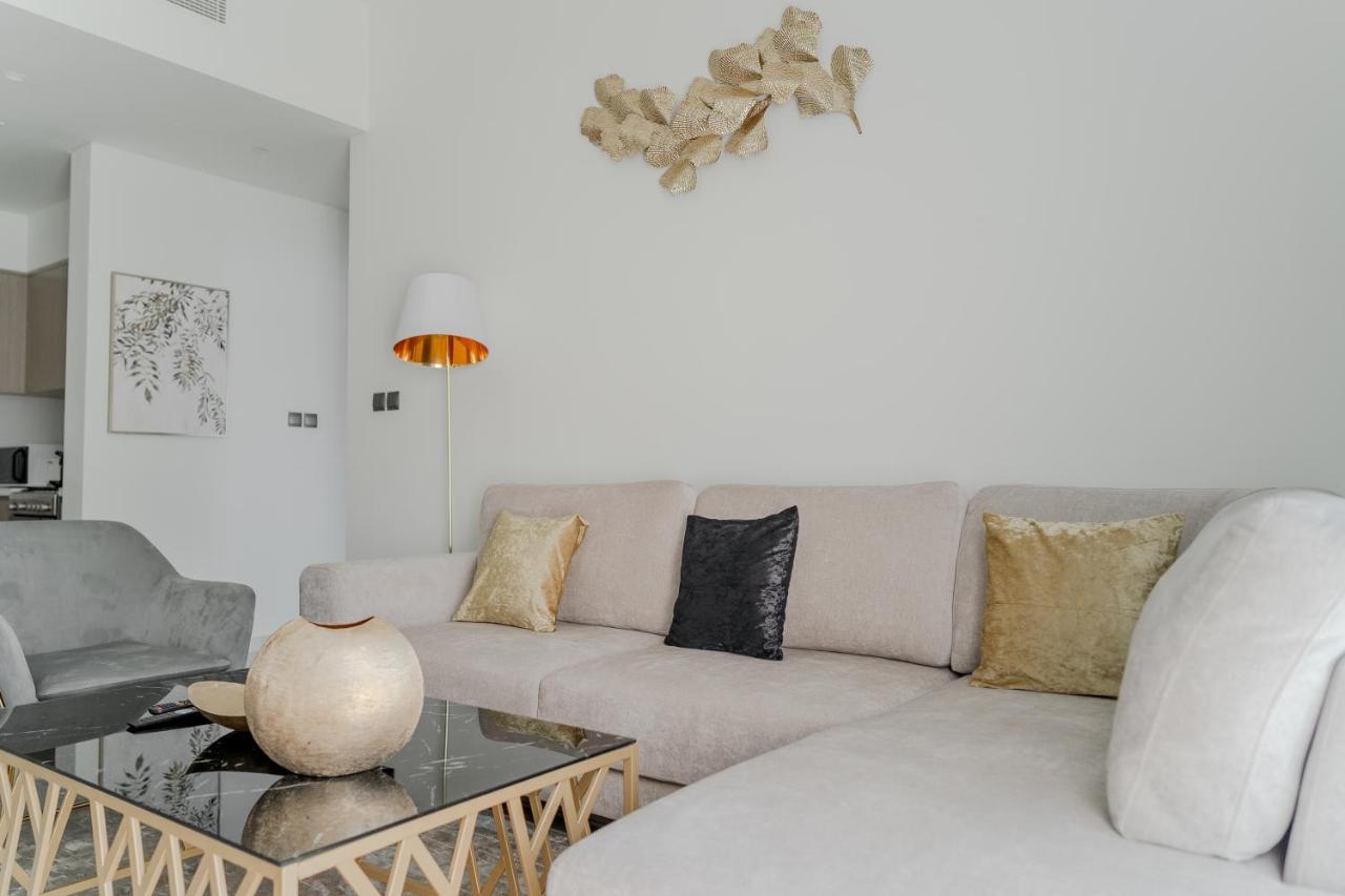 Clever Guest Act One Apartment Dubai