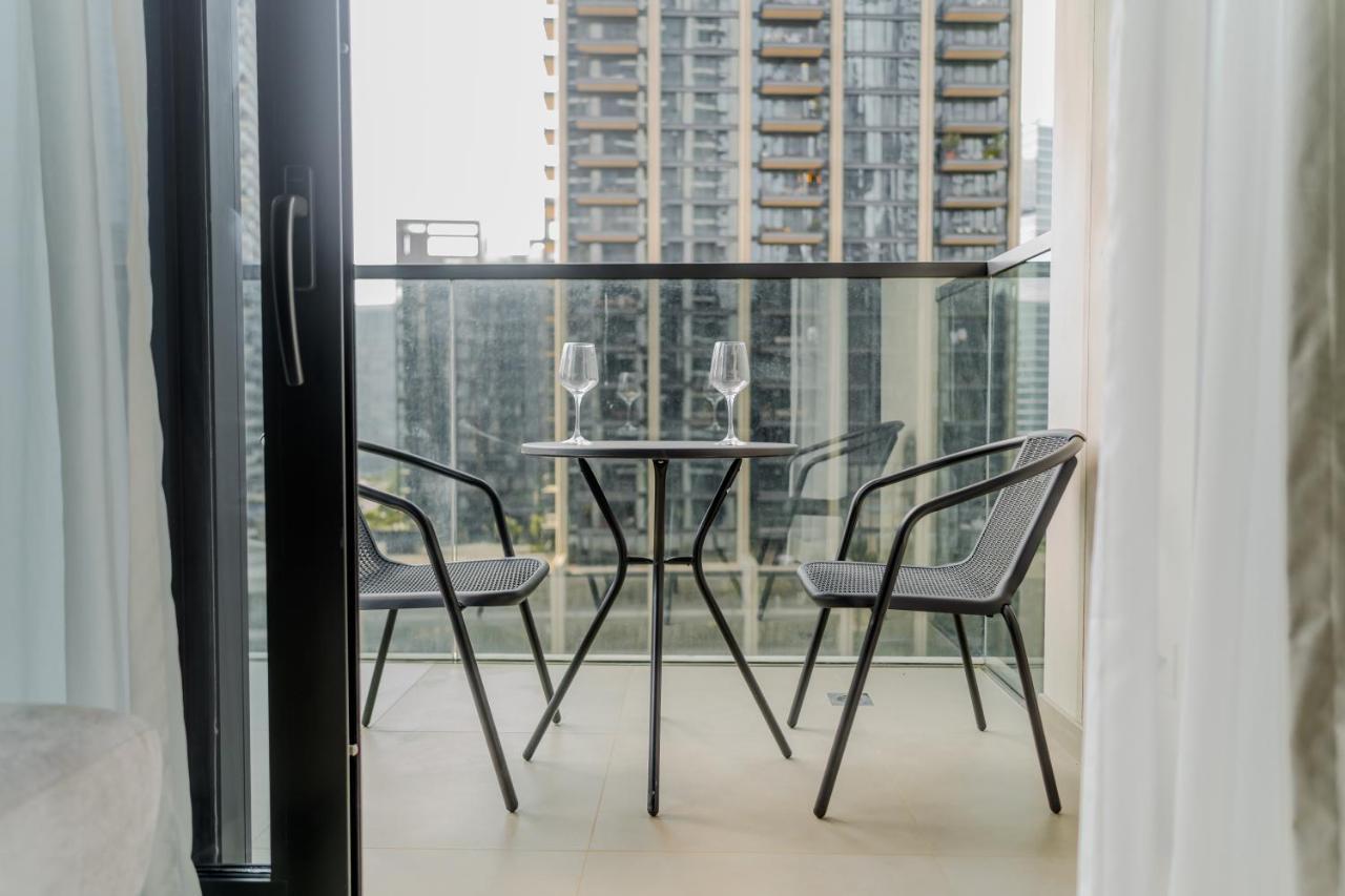 Apartment Clever Guest Act One Dubai